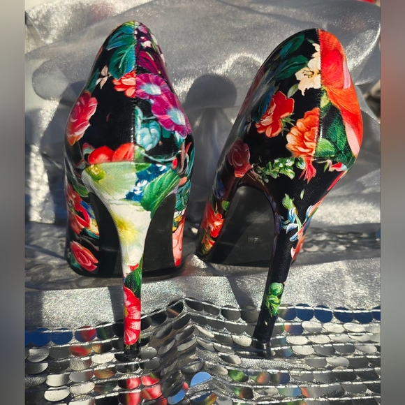 Hot Tomato Multicolor Floral Pointed-Toe Stiletto Heels Size 9 Statement Pumps - Picture 3 of 6